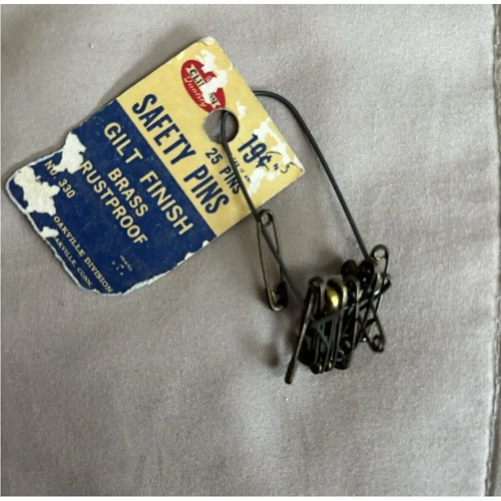 Vintage Goody, Plastic Bobby Pin Case. Clinton Quality Safety Pins‎ Diaper Pins.